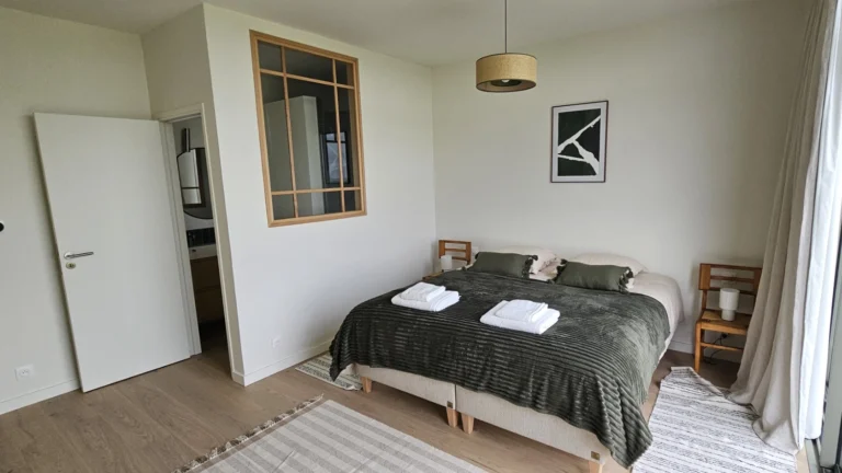 gite-hebergement-location-cassel-12personnes-chambre1-02