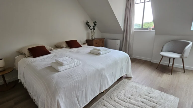 gite-hebergement-location-cassel-12personnes-chambre5-02