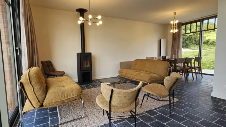 gite-location-8personnes-cassel-salon-cuisine-02