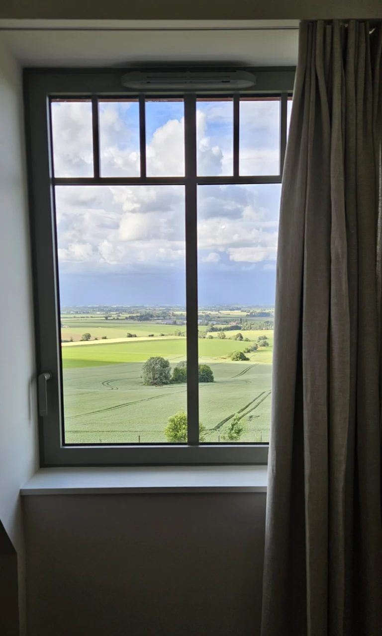 gite-location-8personnes-cassel-vue-chambre